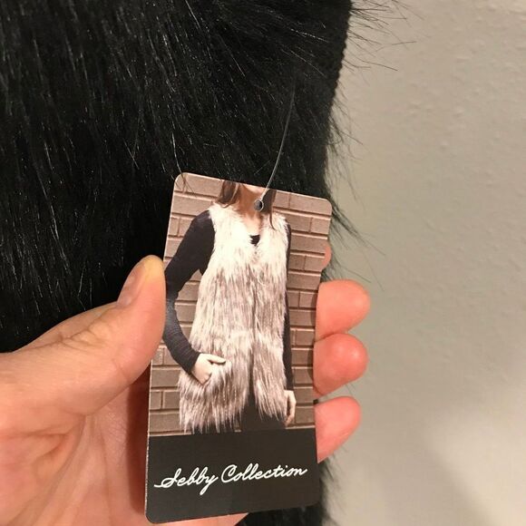 MAKE AN OFFER ;) Hook Closure Faux Fur Vest - Picture 5 of 11